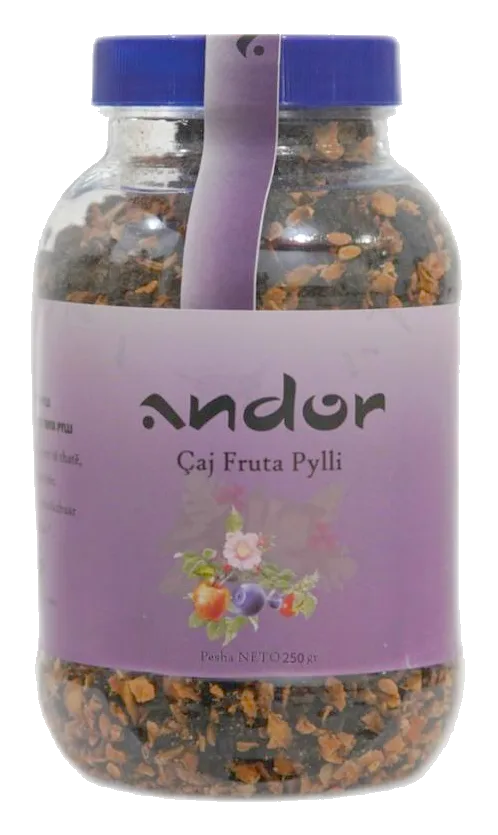 Kavanoz i tejdukshëm me përzierje frutash të thara pylli, me etiketë vjollcë dhe kapak blu.